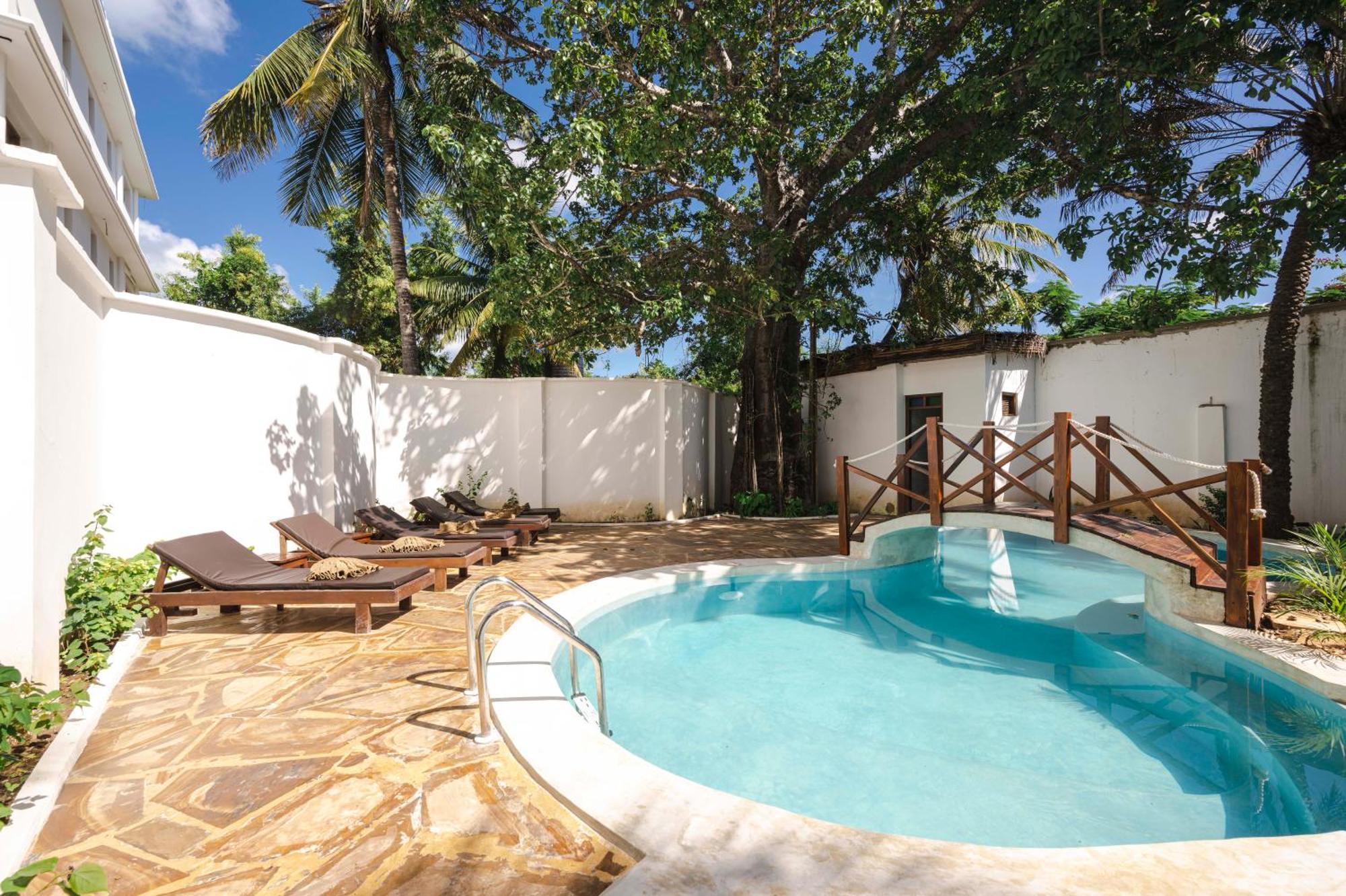 Tasneem Islamic Luxury Suites 江比阿 外观 照片